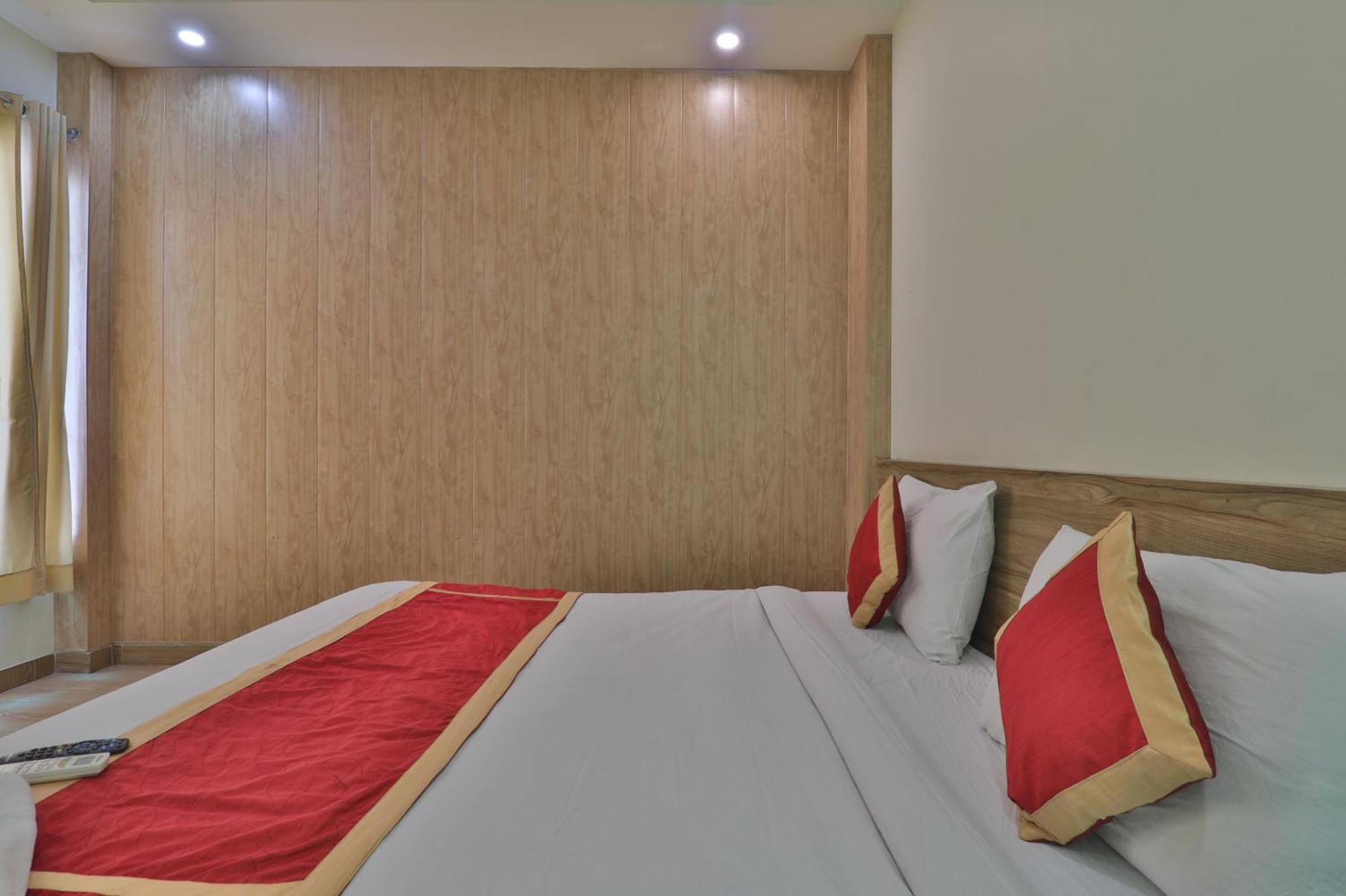 Hotel Aarya Лакхнау Екстер'єр фото