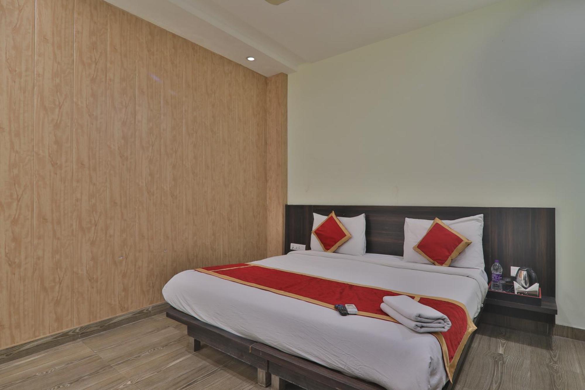 Hotel Aarya Лакхнау Екстер'єр фото